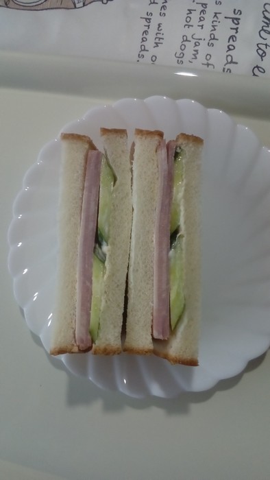 キュウリとベーコンのサンドイッチ｡の写真