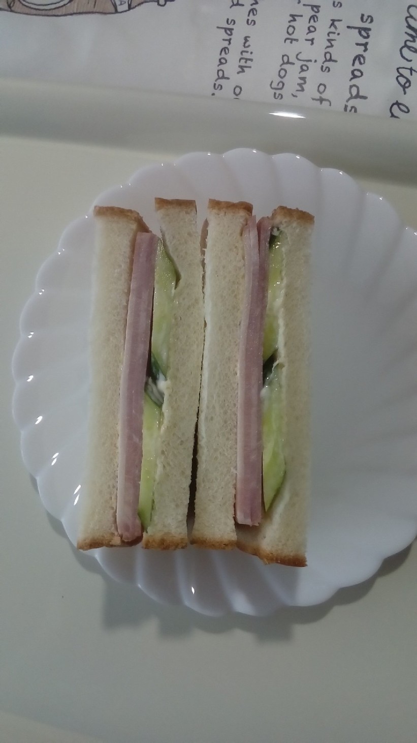 キュウリとベーコンのサンドイッチ｡の画像