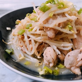 鶏肉ともやしの塩ガーリック炒め♪