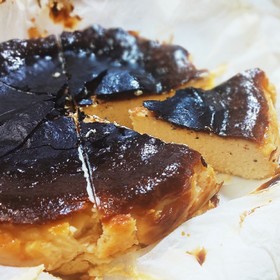 混ぜて焼くだけ⁉️バスクチーズケーキ