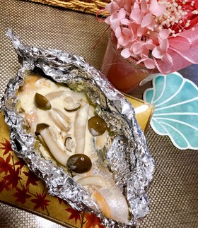 材料これだけ!鮭ときのこのホイル焼き♪