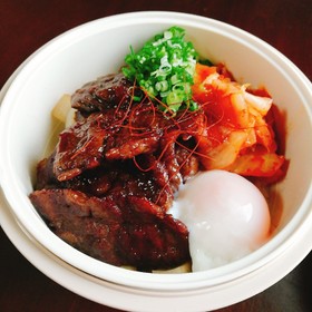 トンテキのタレで!ガッツリ牛キムチ丼