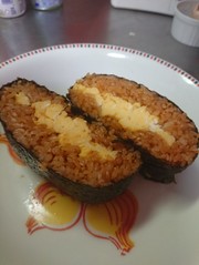 ケチャップライスのおにぎらずの写真
