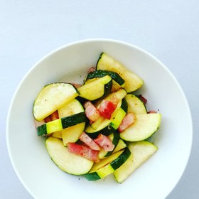 ズッキーニとベーコンの炒め物