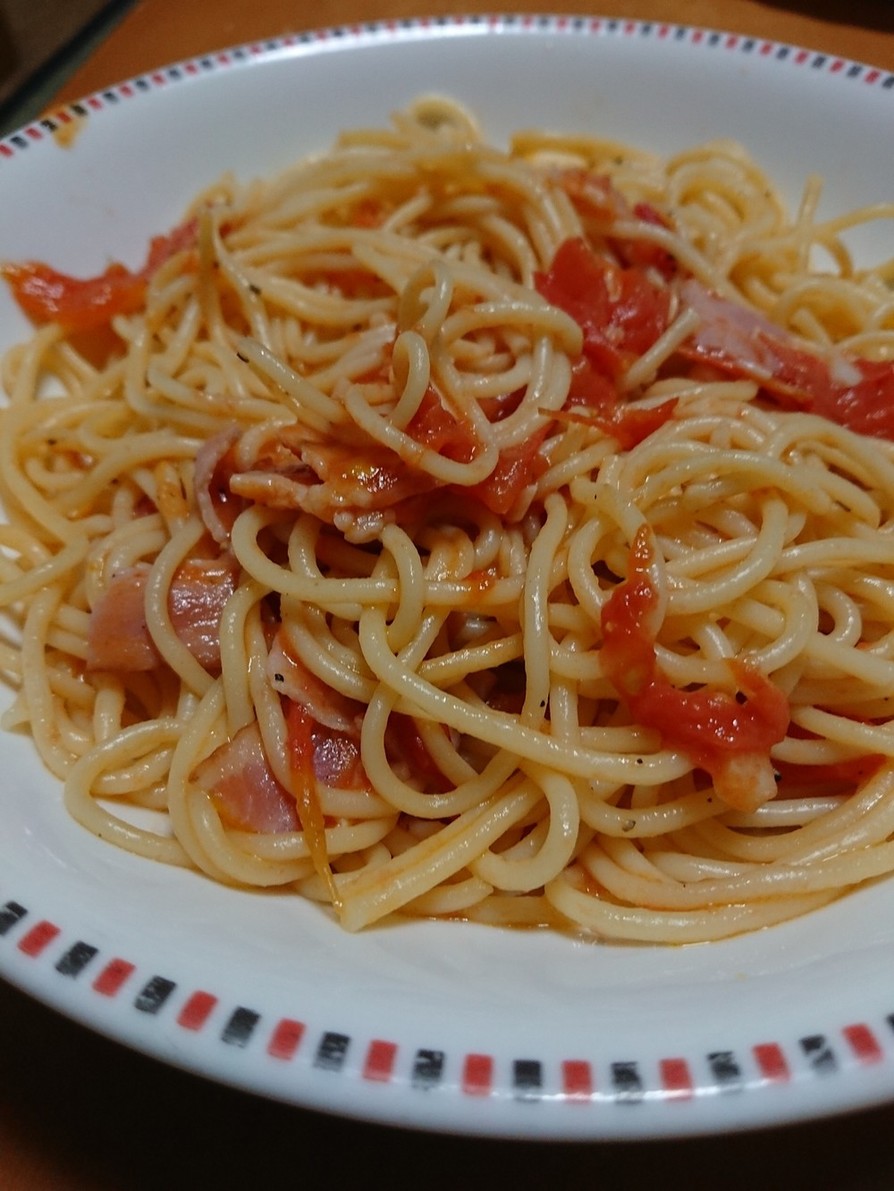 ベーコンとトマトのスパゲティの画像