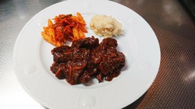 ☆牛肉の赤ワイン煮込み☆