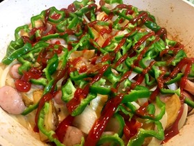 じゃがいもとソーセージのピザ風チーズとじ