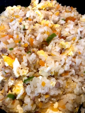 簡単♡ふっくらごはんの野菜たっぷり炒飯