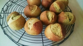 酒種で☆米粉と全粒粉入りの緑茶パン