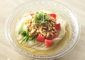 まぐろ味噌煮と夏野菜のっけ素麺