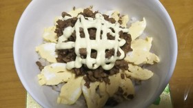 鶏そぼろ丼(ひまわり風)