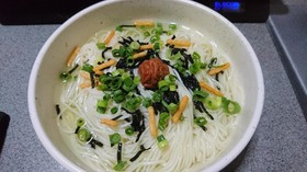 夏にさっぱり!そうめん茶漬け