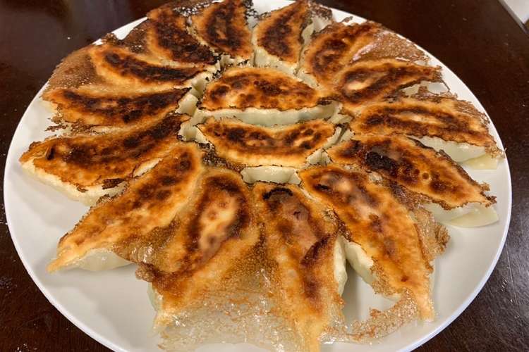 市販の餃子の素で作る挽肉を使わない餃子 レシピ 作り方 By しゅうたろうレシピ帳 クックパッド 簡単おいしいみんなのレシピが356万品