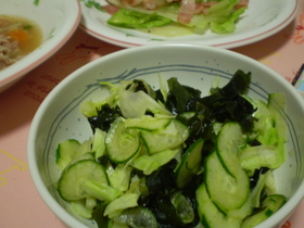 キャベツとわかめときゅうりの酢の物