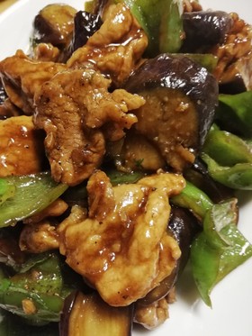 簡単レシピ♪茄子とピーマンの肉味噌炒め