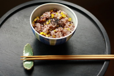 黒米とトウモロコシのおこわ（炊飯器）の写真