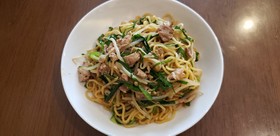 モヤシとニラの中華風焼きそば