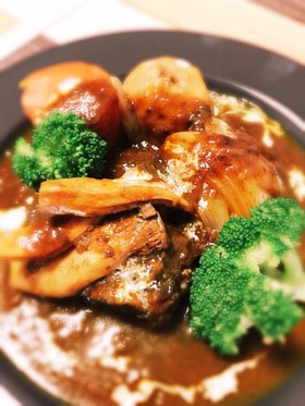 牛すね肉の赤ワイン煮込み