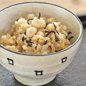醤油麹でお豆たっぷり梅ひじきご飯