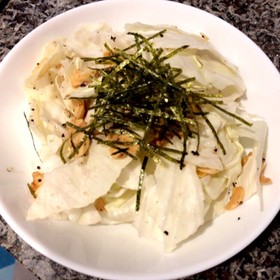キャベツとにんにく梅サラダ