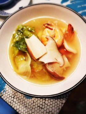 簡単 レタスとエリンギとエビのスープ