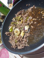 挽き肉とゴーヤの煮付けの写真