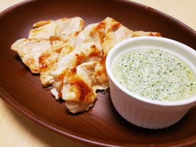 鶏肉のソテー★小松菜チーズソース添え★