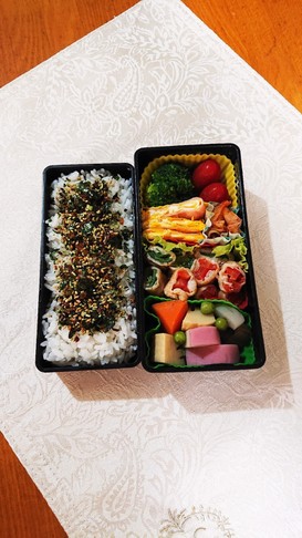 残り野菜とお肉のコラボ弁当です。