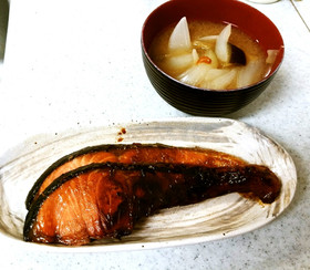 ♪鮭の照り焼き&茄子とタマネギの味噌汁♪