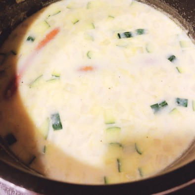 余った野菜で朝の豆乳スープの写真
