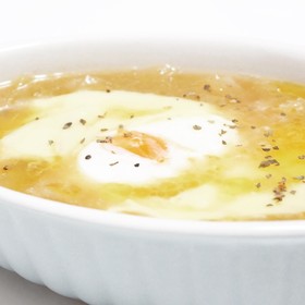 すりおろし玉ねぎとじゃがいものスープ