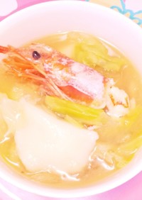 海老だしの効いた水餃子スープ