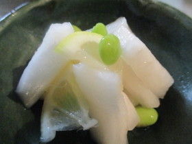 さし酢で作る夏大根のレモン漬け
