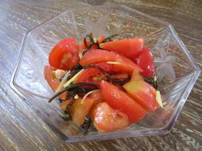 簡単　小鉢！トマトの塩昆布和えの写真