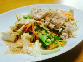野菜たっぷり豆乳ゴマドレサラダうどん