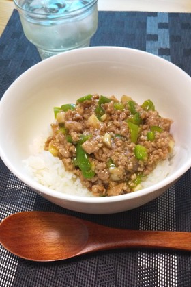 エリンギとピーマンのピリうま丼