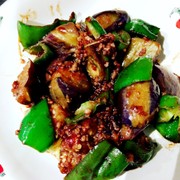 茄子とピーマンと挽肉の甜麺醤炒めの写真