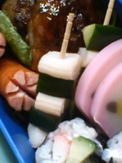 お弁当に♪きゅうりとカニかまのプチ串の画像