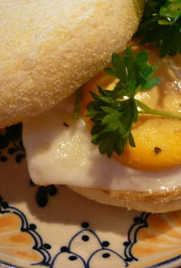 簡単♪朝食☆ベーコンエッグチーズマフィン