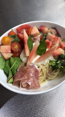 桃たっぷりのぜいたく冷製パスタ