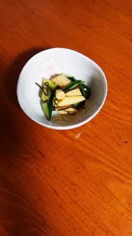 ヤングコーンときゅうりの浅漬けです。