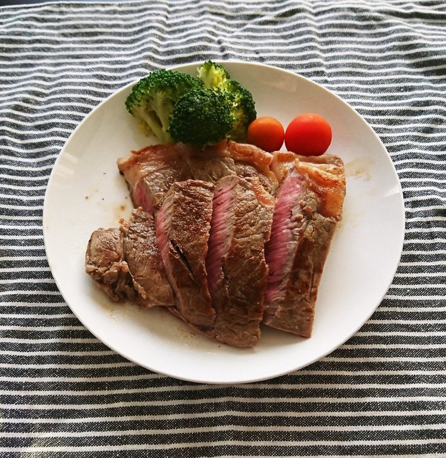 牛肉のステーキの画像