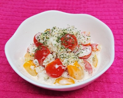 トマトと玉ねぎの簡単サラダの写真