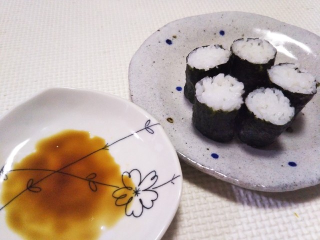 具無しのり巻き お醤油で レシピ 作り方 By あさみ クックパッド 簡単おいしいみんなのレシピが355万品 具無しのり巻き お醤油で レシピ 作り方 By あさみ クックパッド 簡単おいしいみんなのレシピが355万品