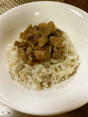 鶏もも肉と玉ねぎのにんにくバター醤油丼
