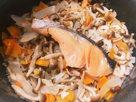 具沢山 鮭の炊き込みご飯