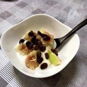イチヂクと干しぶどう酢ヨーグルトの写真