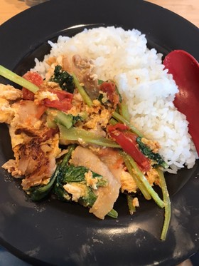 豚バラ小松菜トマト卵のスタミナ炒め