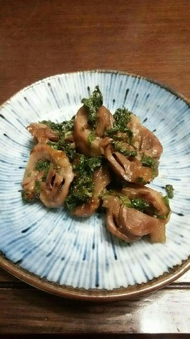 甘辛おつまみ、砂肝の大葉にんにく炒め。