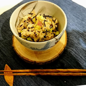 秋を満喫♪さつま芋とひじきの炊き込みご飯